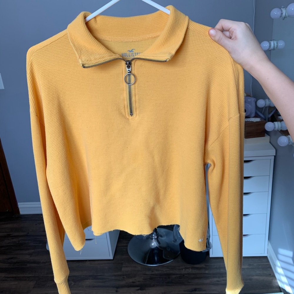 hollister small cropped mustard yellow sweater